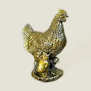 Tượng Gà mái chăm con