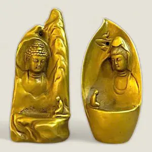 Xông trầm thác khói Phật A Di Đà và Quan Âm Bồ Tát