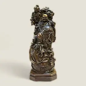 Tượng Di Lặc Ngũ Phúc vác cây tùng