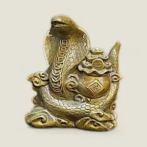 Tượng Rắn Kim Tiền tuổi Tỵ đắc lộc