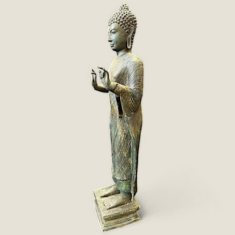 Tượng Phật Thích Ca ban phước Nam Tông